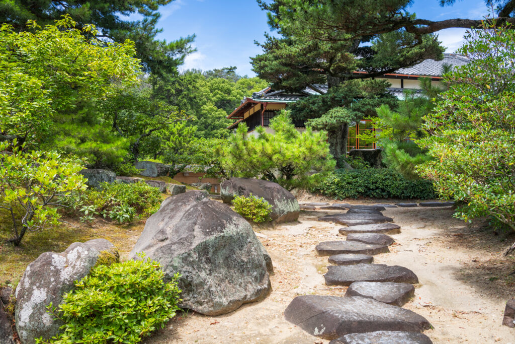 Kainan, Wakayama at Kotonoura Onzan-Soh-En Gardens.
